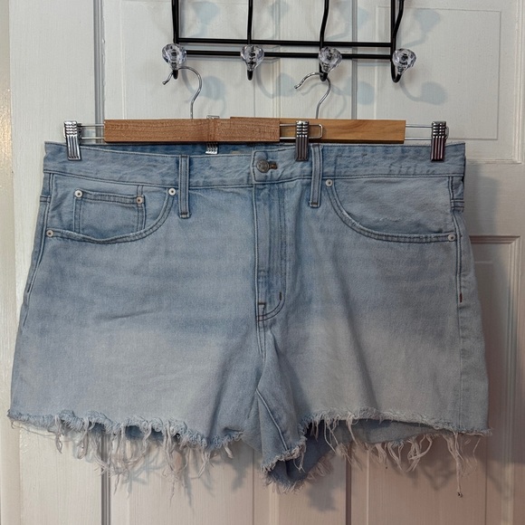 Madewell Pants - Madewell Relaxed Denim Light Wash Blue Shorts Raw Hem Size 16W